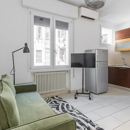 Quiet Modern Flat Near Center - Pasubio 84 *
